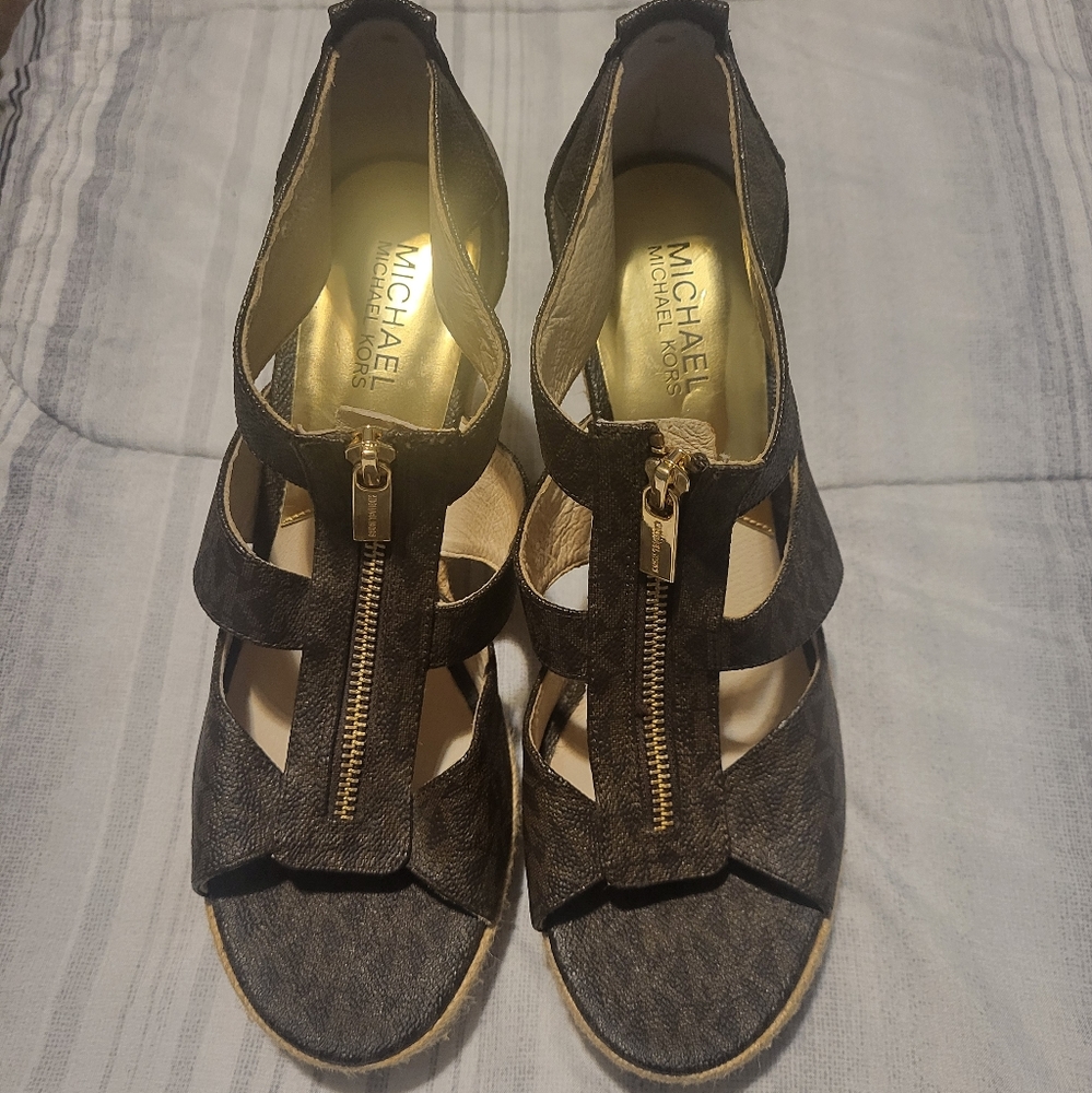 Michael Kors Wedges size 81/2 color brown.